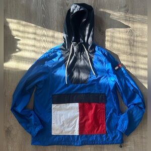 BNWT Tommy Hilfiger Hooded Windbreaker Size XS